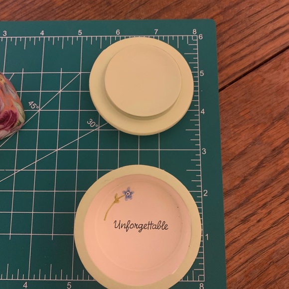 🏷️ 3 for $10
Cute circular trinket holder - Picture 7 of 7